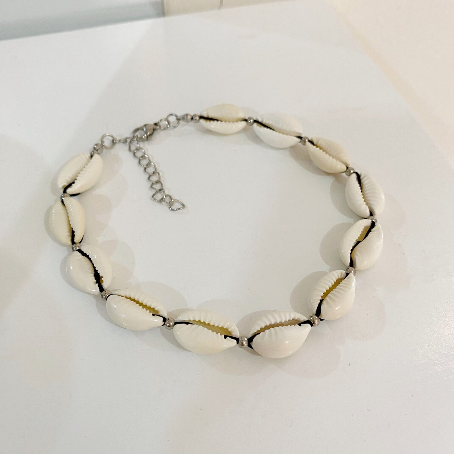 Tobillera de cowrie