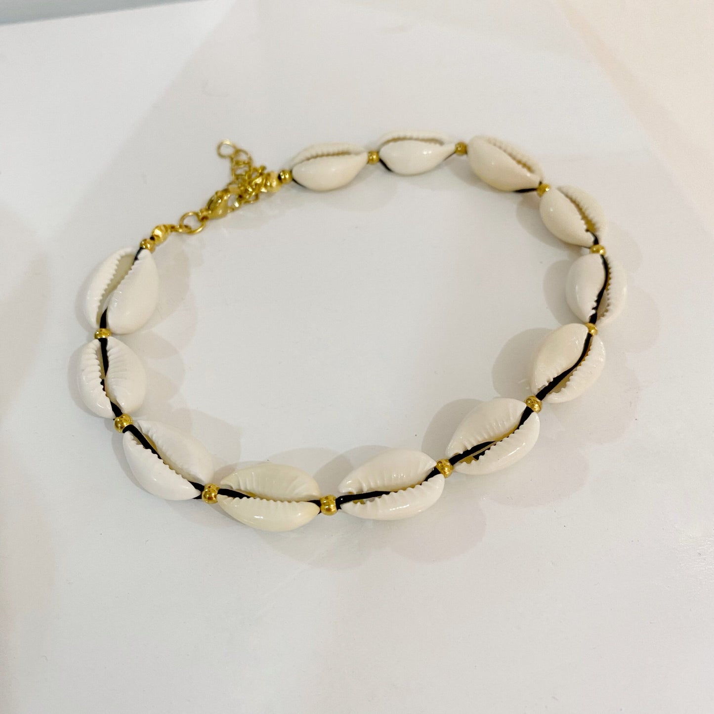 Tobillera de cowrie