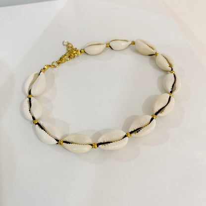 Tobillera de cowrie